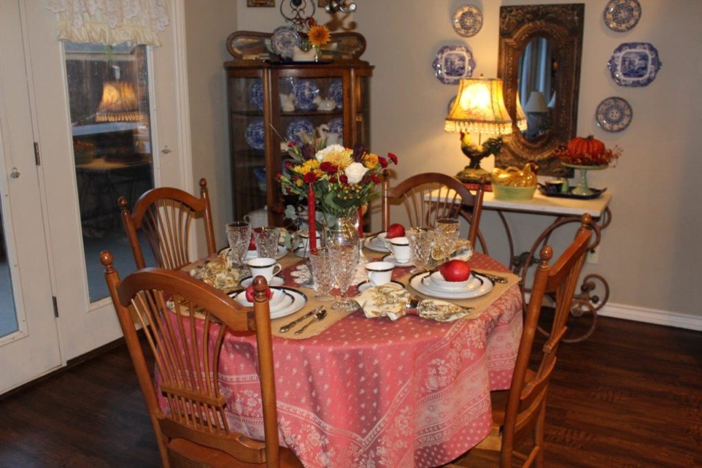A ROMANTIC AUTUMN TABLESCAPE Belle Bleu Interiors